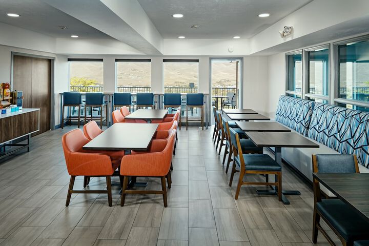 Breakfast/Coffee Service 71 of 85