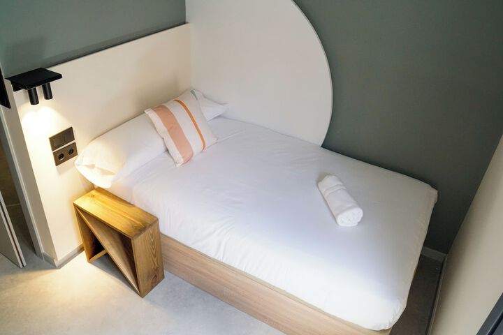 Room 8 of 28