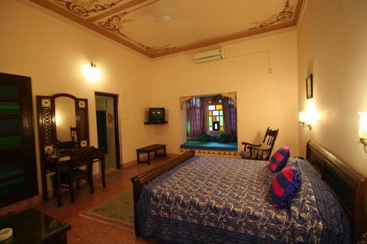 Room 6 of 27