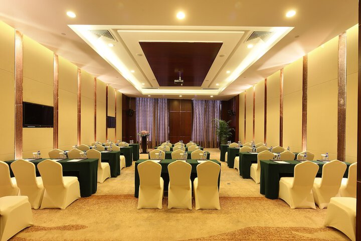 Ballroom/Hall 19 of 23