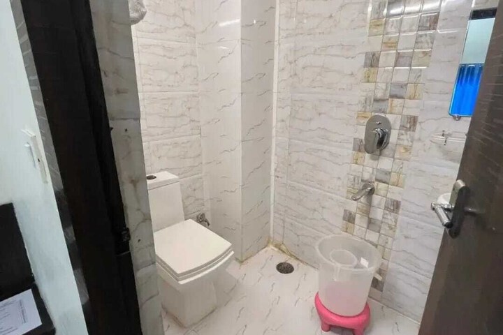 Room 13 of 19