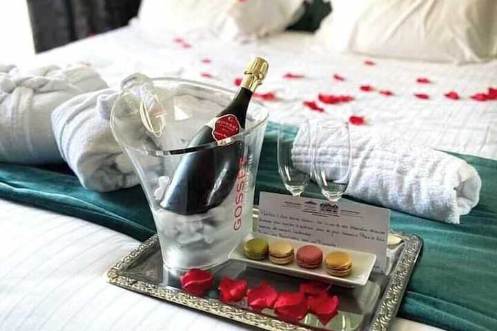 Champagne service