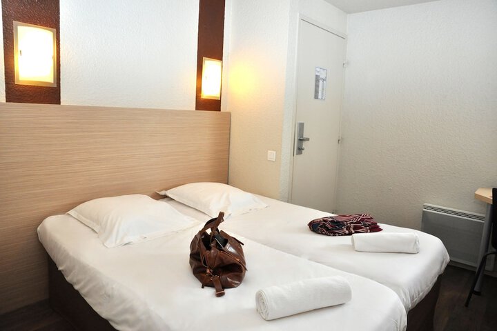 Room 10 of 37