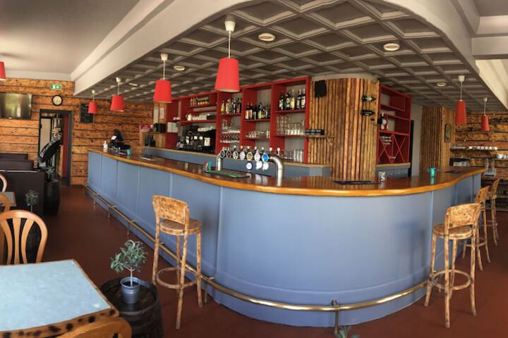 Lounge 14 of 26