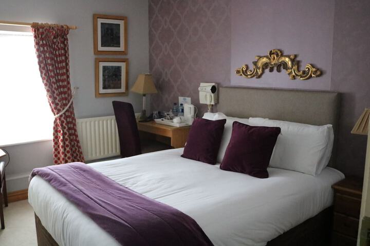 Room 8 of 28