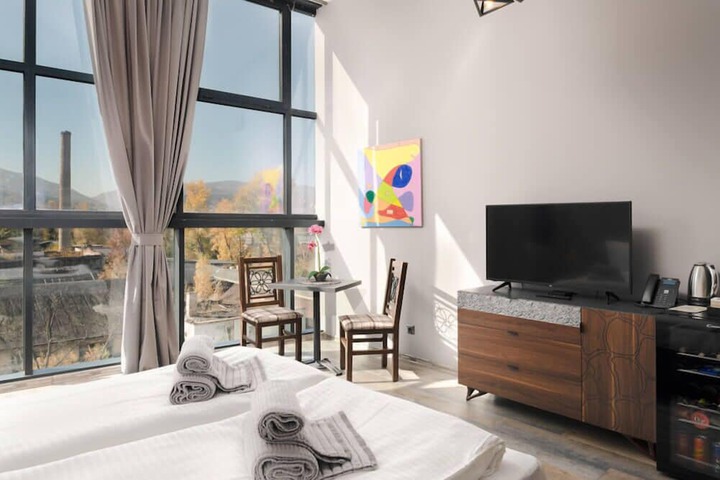 Room 6 of 19
