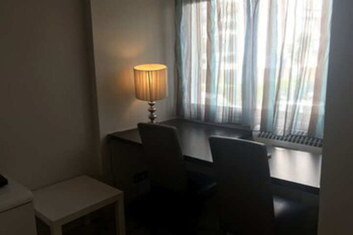 Room 4 of 18