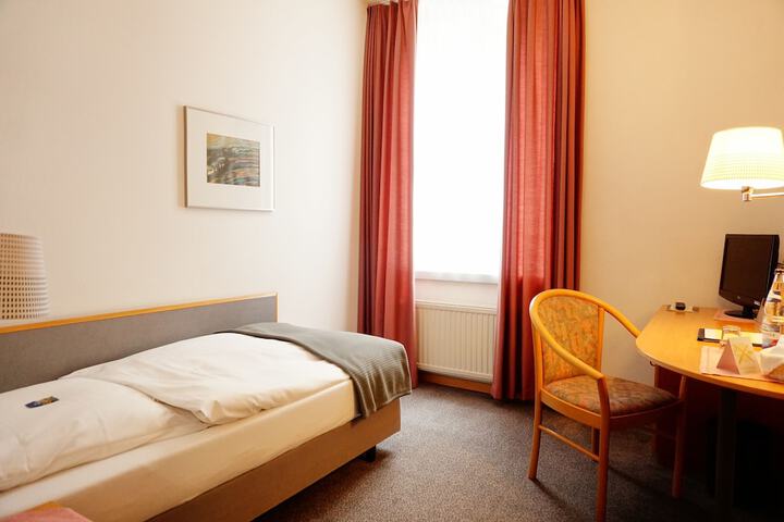 Room 13 of 29