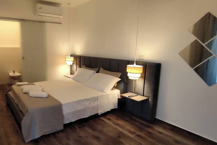 Room 12 of 127
