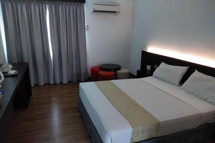 Room 3 of 20