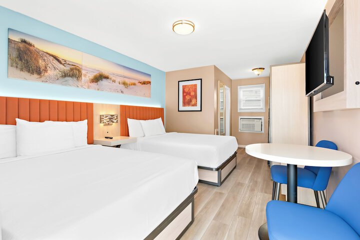 2 Double Beds (6 of 10)