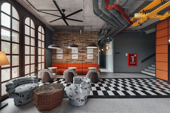Entrance & Lobby