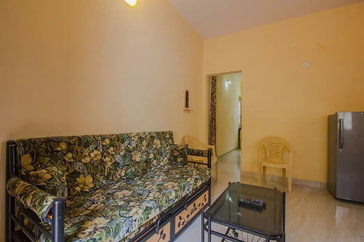 OYO 17370 Home Colorful 1BHK Calangute Beach