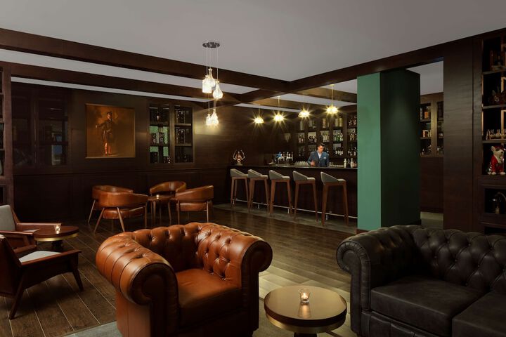 Lounge 184 of 277