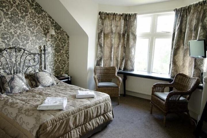 Room 3 of 8