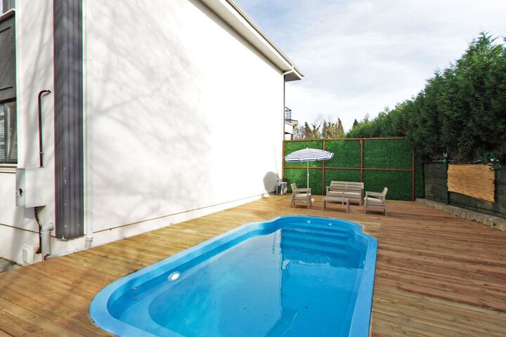 Pool 27 of 48