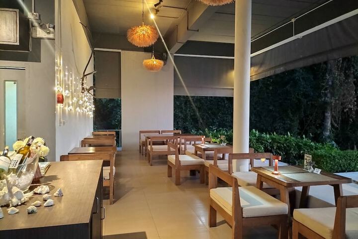Dining 76 of 111