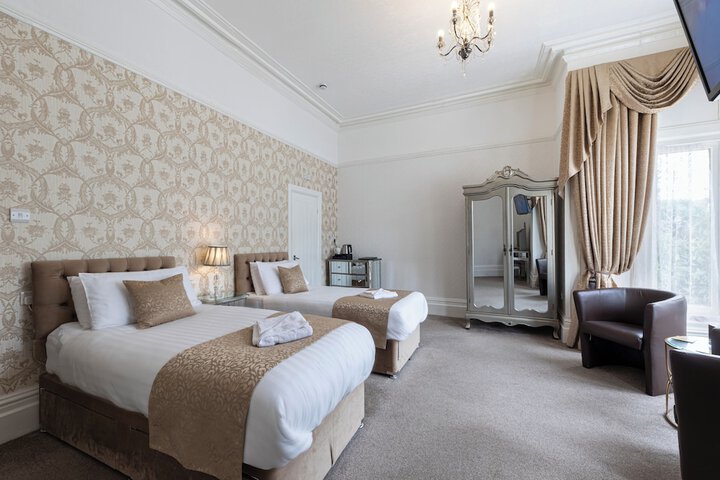 Room 4 of 20