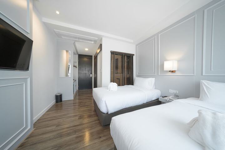 Room 32 of 41