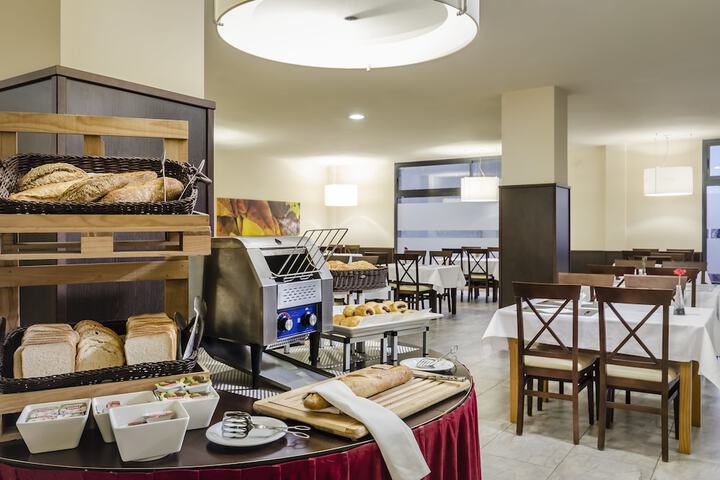 Breakfast/Coffee Service 20 of 33