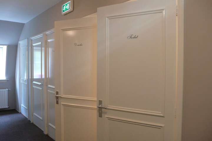 Room 30 of 64