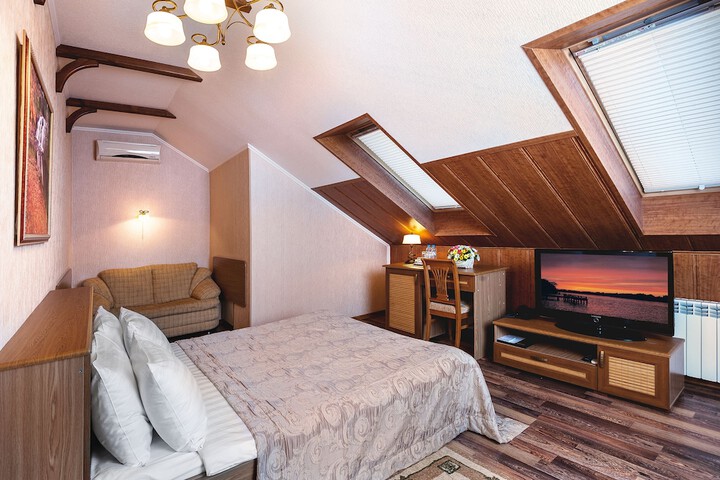 Room 5 of 63