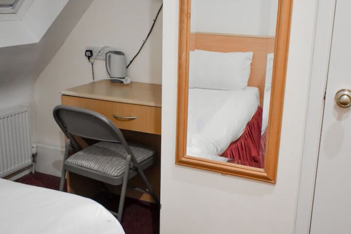 Room 5 of 157