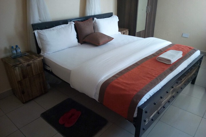 Room 5 of 20