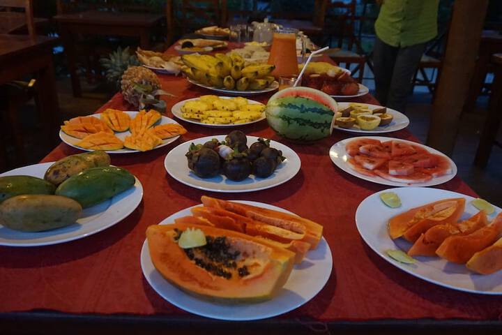 Dining 33 of 51
