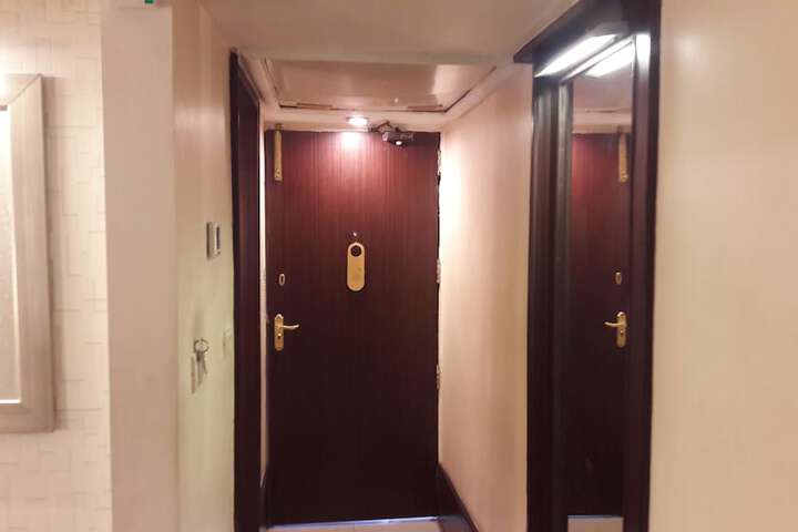 Room 8 of 43