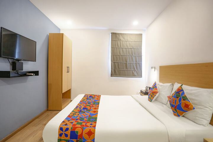 Room 27 of 33