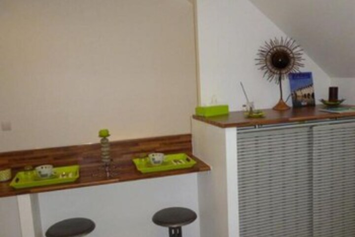 Room 4 of 8