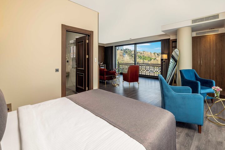 Room 28 of 63