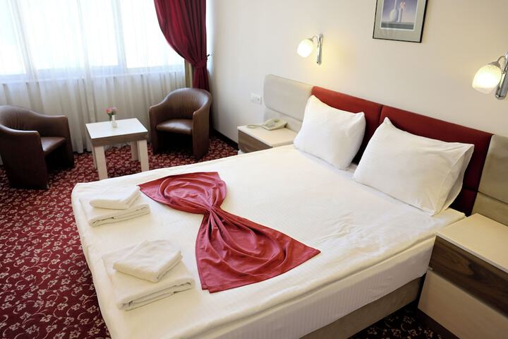 Room 10 of 42