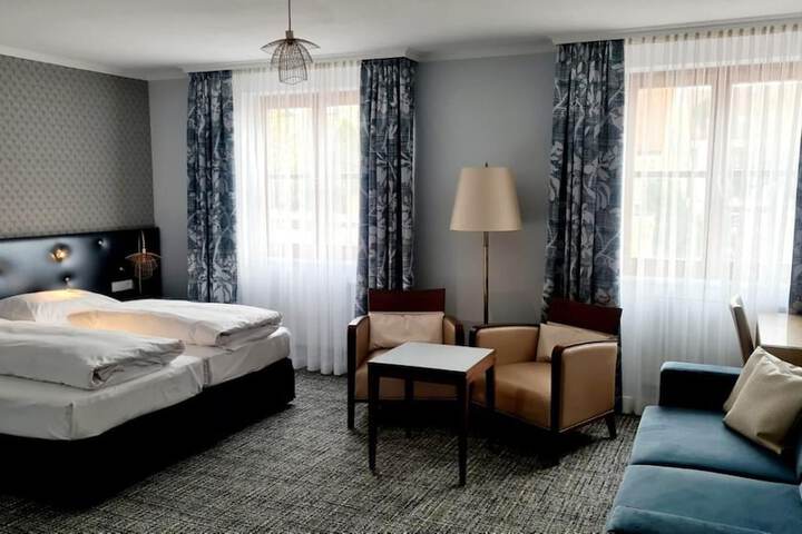 Room 16 of 90