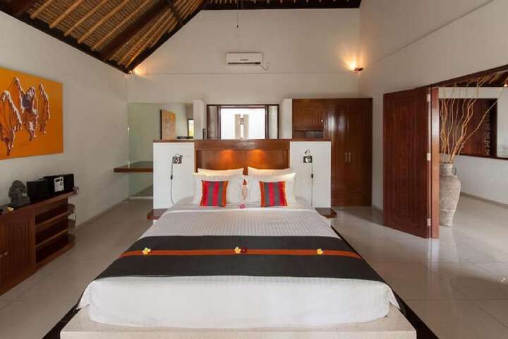 Room 14 of 74