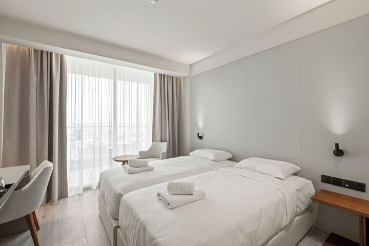 Room 9 of 48