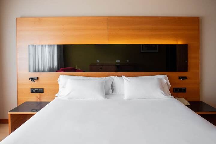 Room 17 of 40