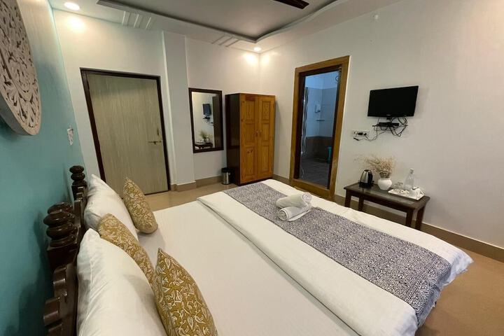 Room 3 of 12
