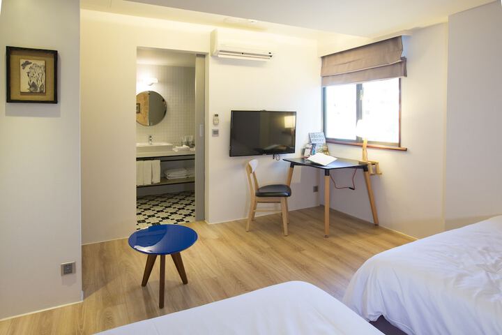 Room 18 of 53