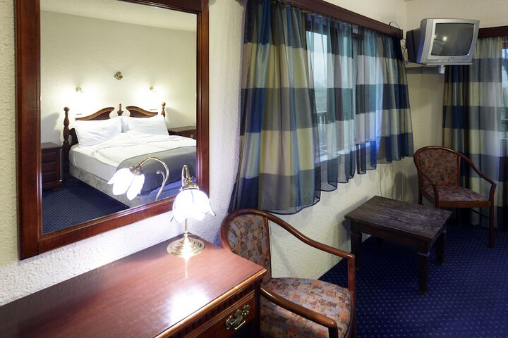 Room 8 of 43