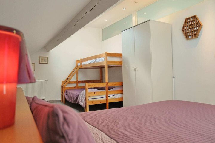 Room 7 of 12