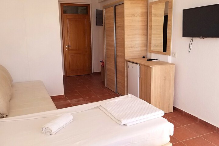 Room 32 of 100