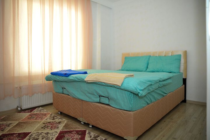 Room 4 of 28