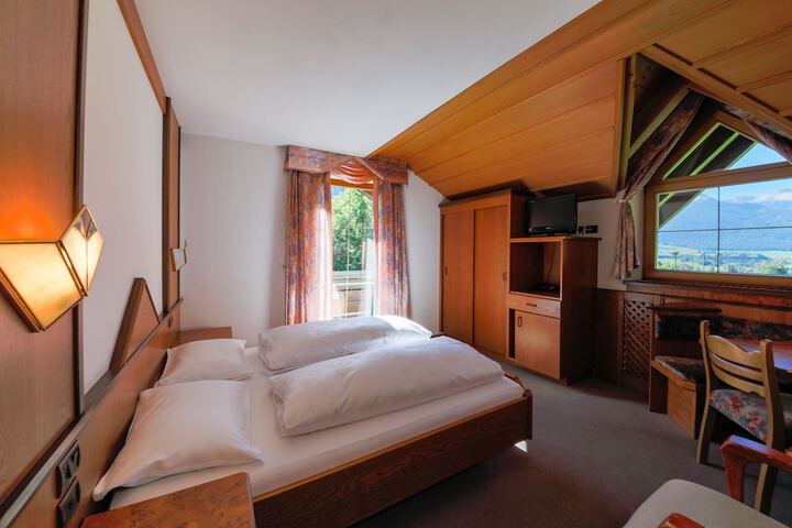 Room 10 of 70
