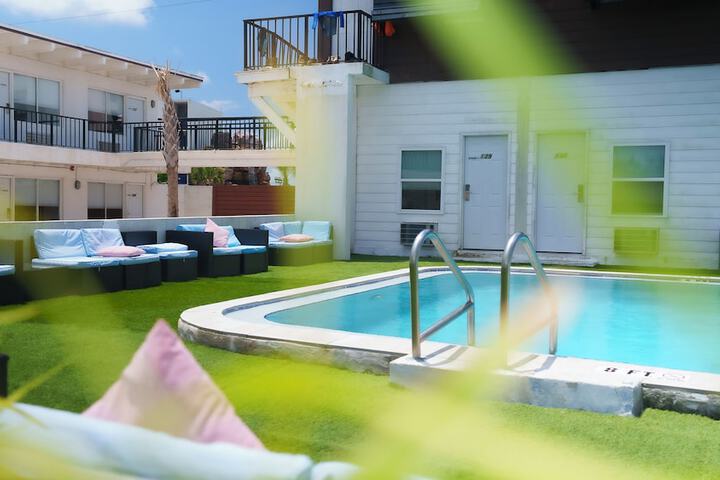 Pool 21 of 27