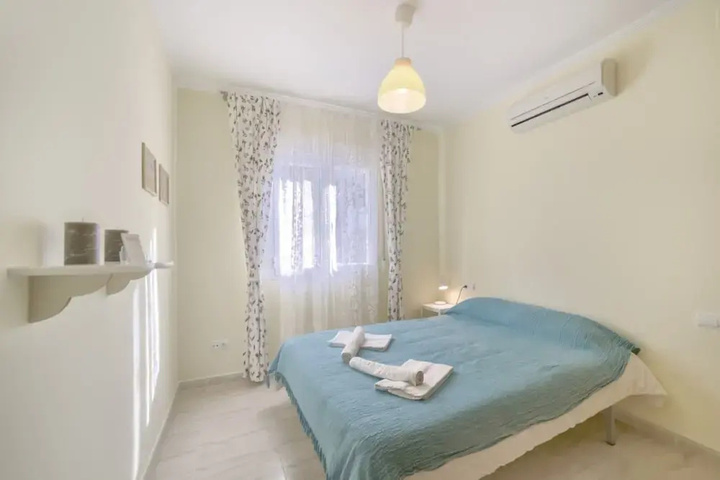 Room 2 of 16