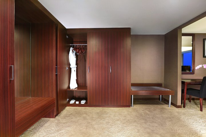 Room 13 of 34