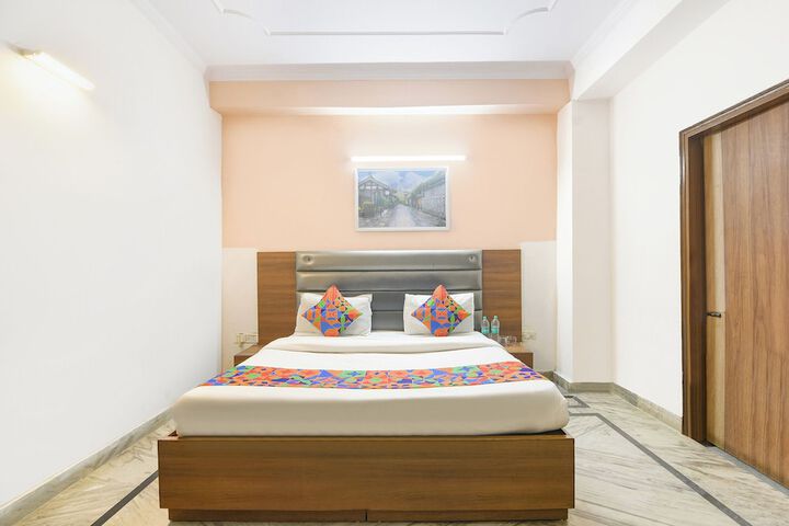 Room 10 of 28