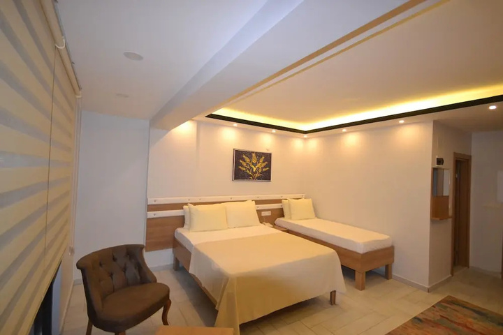 Room 7 of 13